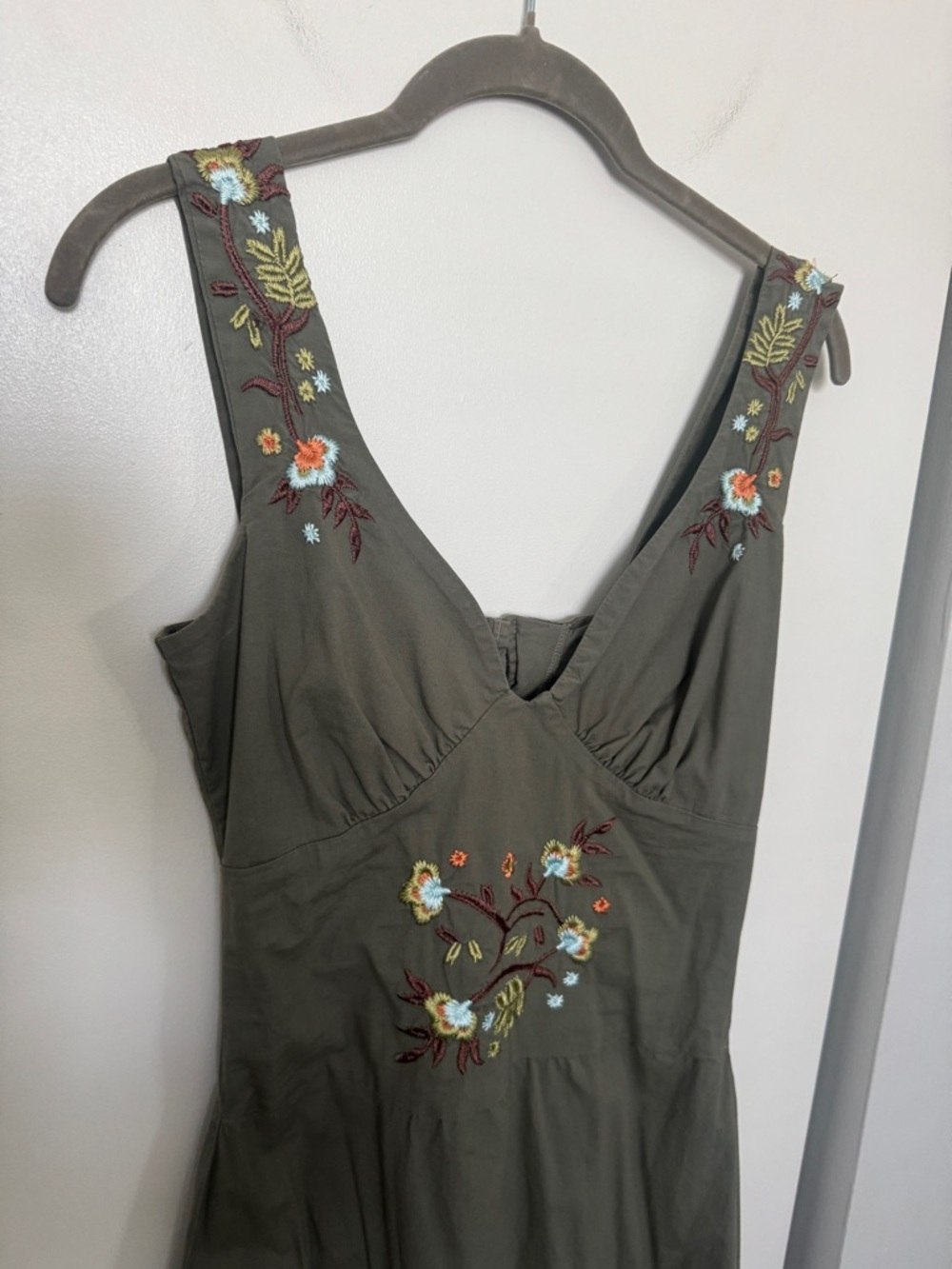 Vintage Olive Green Embroidered V-Neck Midi Dress - Picture 4 of 9